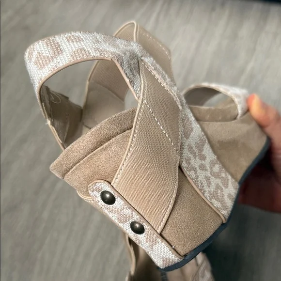 Pierre Dumas Tan Sandals Size 6.5/ 8 cm height - Picture 7 of 8